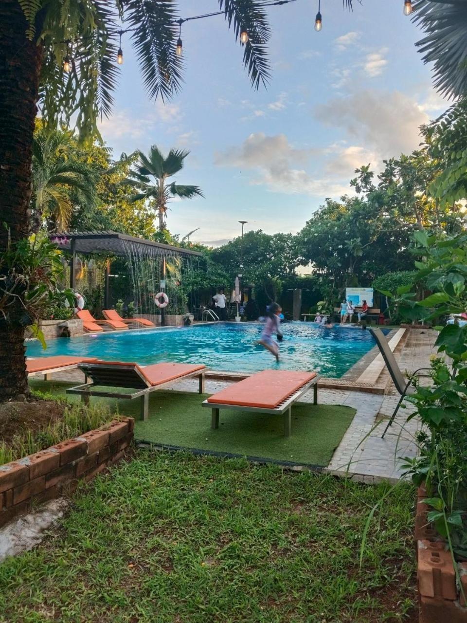 Park & Pool 3*
